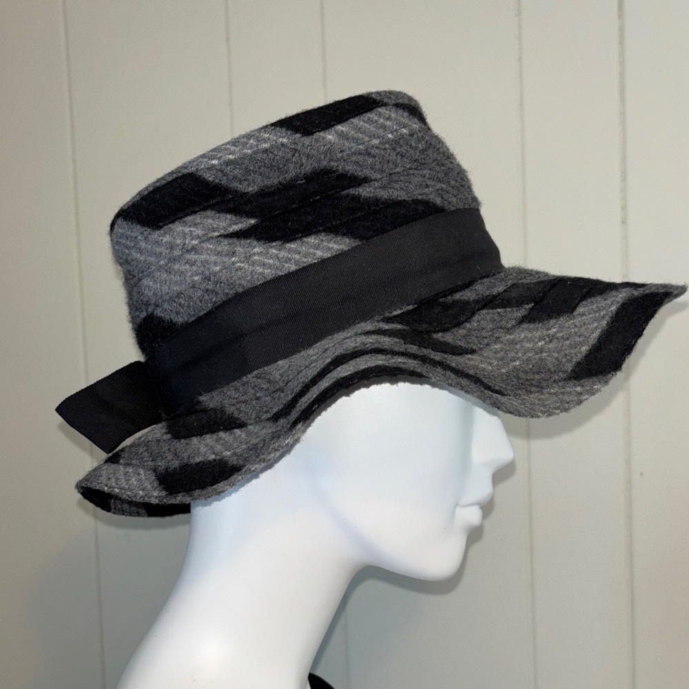 Vintage wool black & grey hat Maxine hats